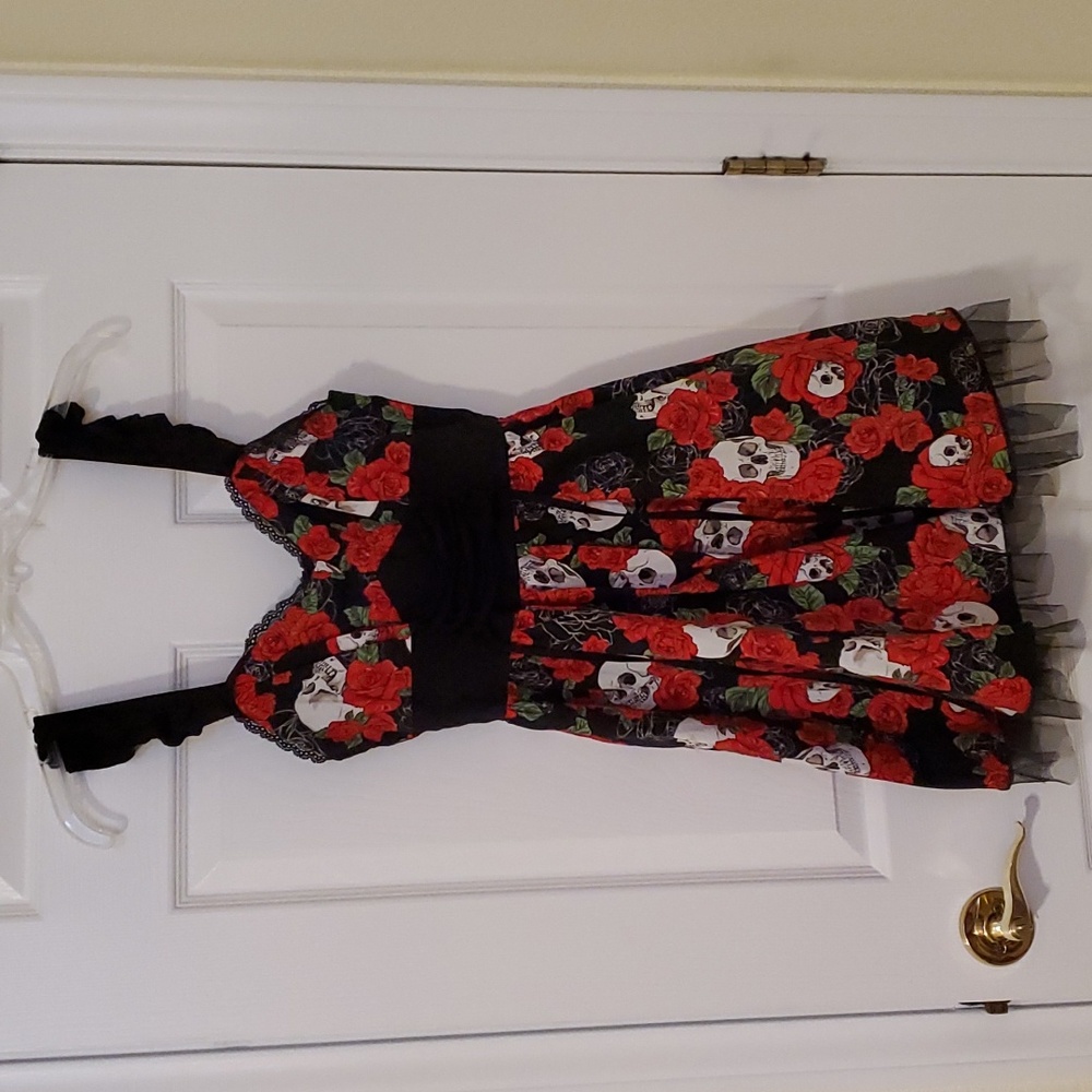 Hot Topic Skulls and Roses Dress Size Small